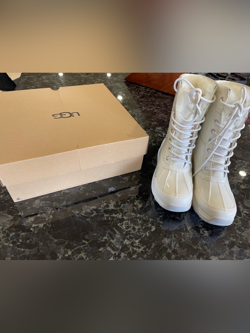 UGG New Women's Adirondack Patent Cream Lace-Up Winter Rain Boots